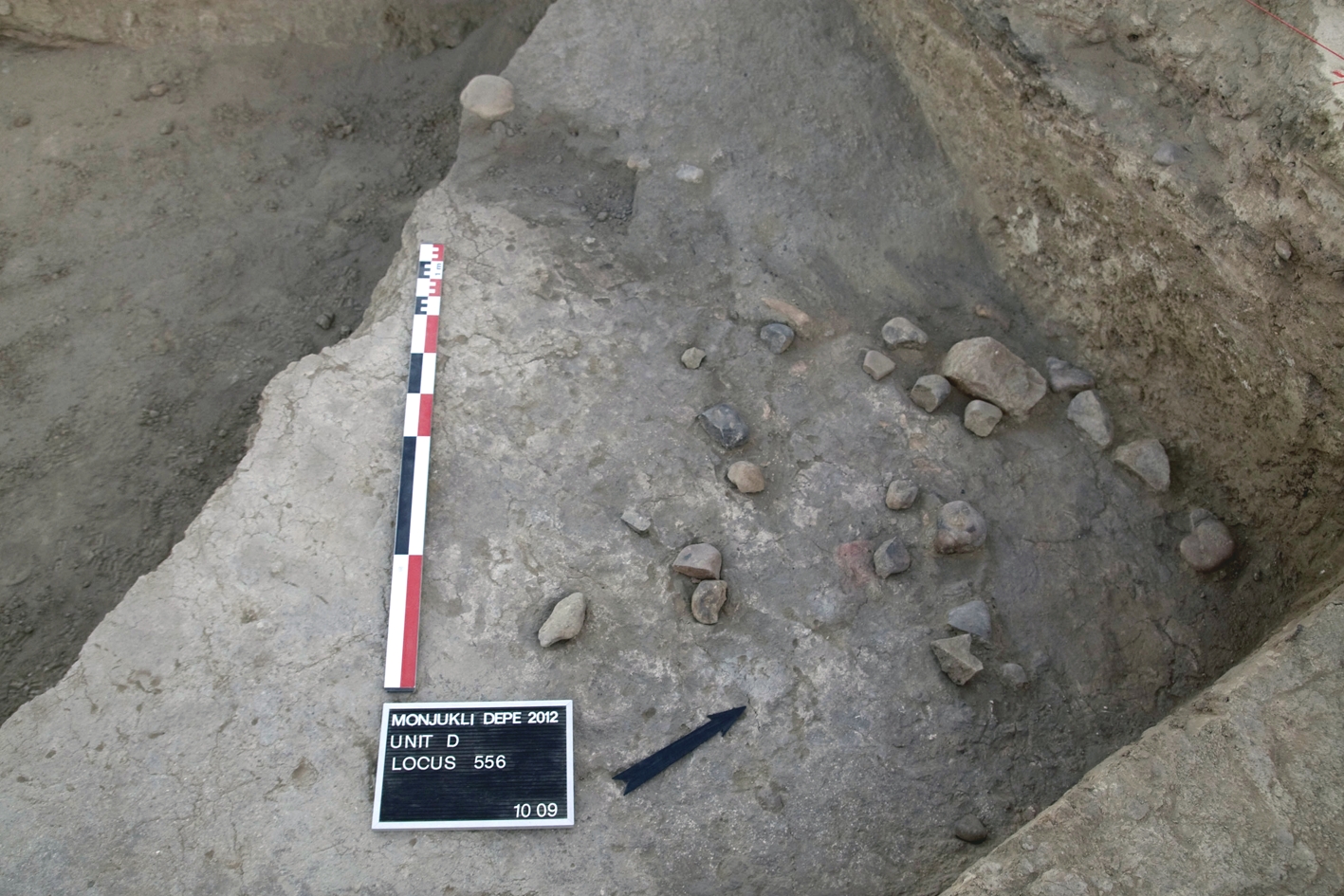 Stones scattered on the last floor in House 10. The practice of strewing stones on the floor prior to the abandonment of a house may have been part of a “closing ritual.” It was attested in three of the excavated houses at Monjukli Depe.