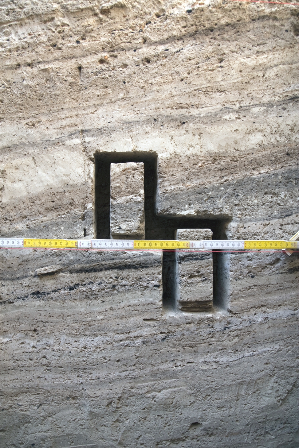 Microstratigraphic sampling in the deep sounding of Unit C.