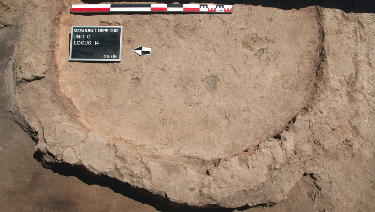 Large circular oven, FI 38, located in an outdoor area, the so-called Central Midden. There was no ash in the oven when found, and it must have been cleaned after its final use.