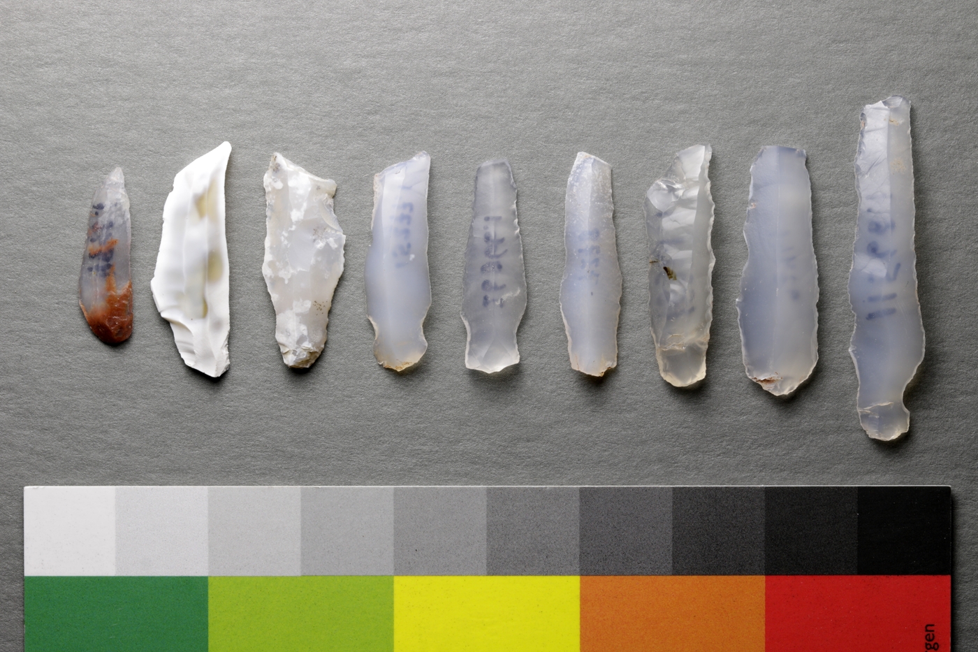 Tanged blades made by retouching a small area of the blade near the proximal end. All of these examples are made on chalcedony.